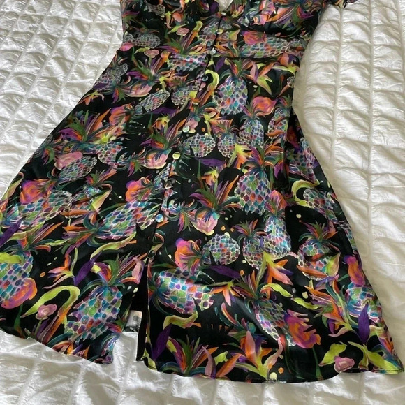 Fame & Partners satin pineapple mini dress - Picture 3 of 7